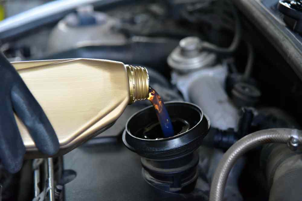 Quelle est la composition d'une huile moteur ? - Pricelub Blog